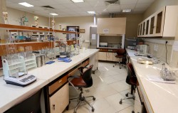 کسب رتبه دوم آزمایشگاه کنترل غذا و دارو دانشگاه در ارزیابی ملی دانشگاه‌های هم‌تراز